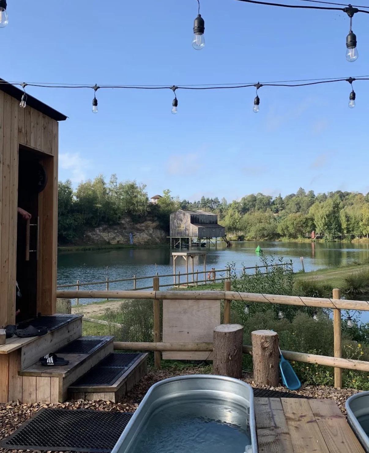 The Savu sauna beside Buckland Park Lake, Surrey